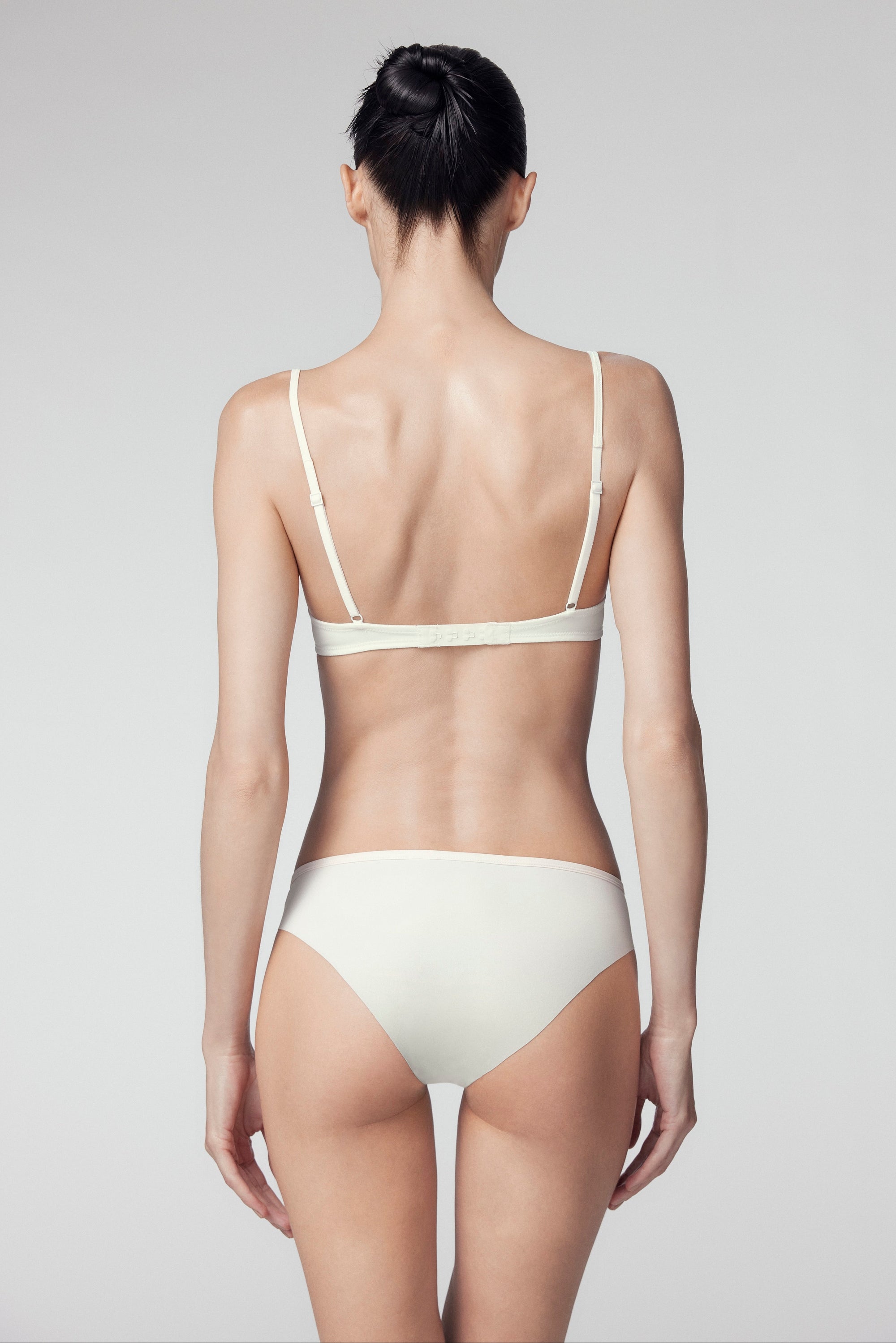 Her Senses Mesh underwire bra in white – Available at PERSEI