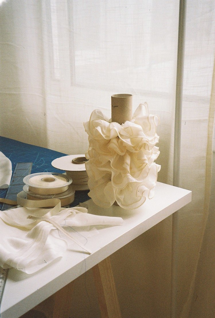 Silk Scrunchie / white