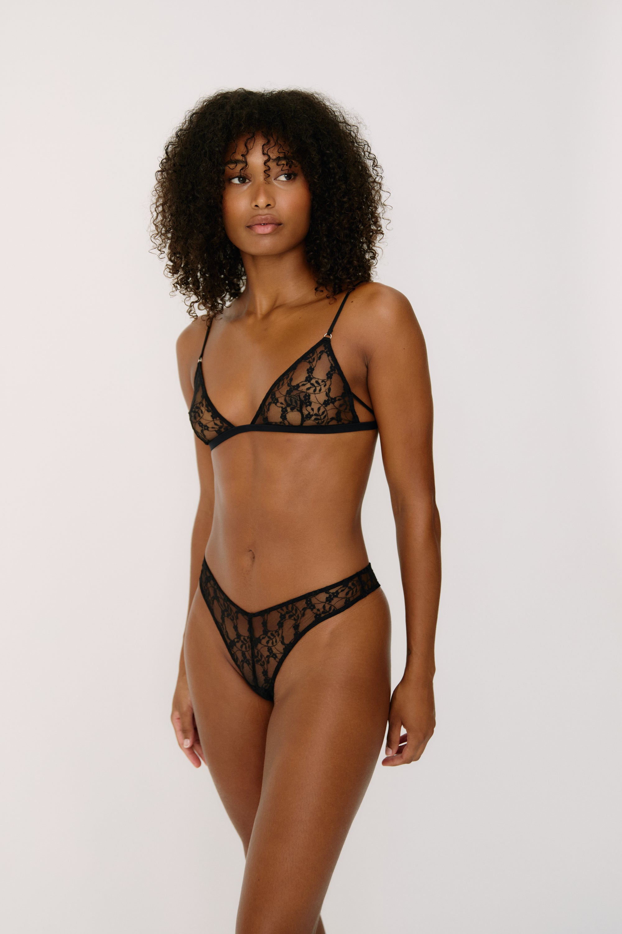 NOO Triangle Link Ultra Lace bra in black – Available at PERSEI